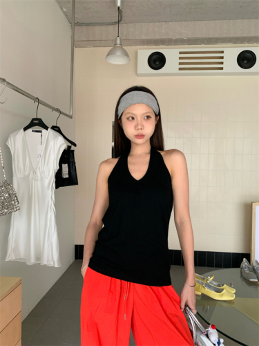 Actual shot: Simple black halterneck solid color vest + eye-catching red casual workwear sweatpants for women