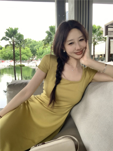 Actual shot of square-neck short-sleeved dress for women, sweet and slim fit, slim waist, elegant and high-end A-line long skirt