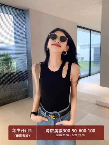 Women's Short-Sleeve Backless Tank Top with Black Off-the-Shoulder Straps, Fashionable Backless Outerwear, Tight Fit, Perfect for Summer