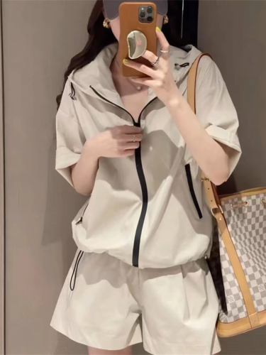 New Fashionable Hooded Loose Cardigan Sun Protection Clothing Set for Women Small Summer New Thin Shorts Two-piece Set