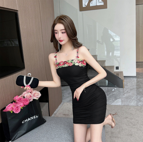 Real shot of temperament flower embroidered waist A-line resort style dress sun protection cardigan