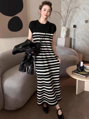 Korean contrast striped knitted dress for women 2024 spring and summer new casual style straight skirt sleeveless bottoming long skirt