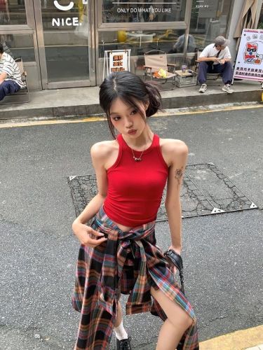 Real shot of hot girl's red racer-shaped camisole + American retro high-waist plaid irregular skirt