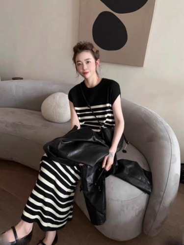 Korean contrast striped knitted dress for women 2024 spring and summer new casual style straight skirt sleeveless bottoming long skirt