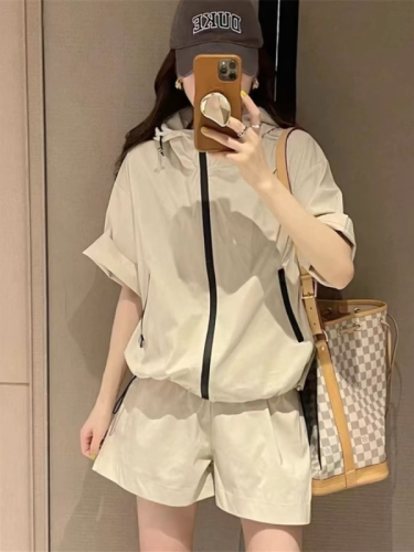 New Fashionable Hooded Loose Cardigan Sun Protection Clothing Set for Women Small Summer New Thin Shorts Two-piece Set