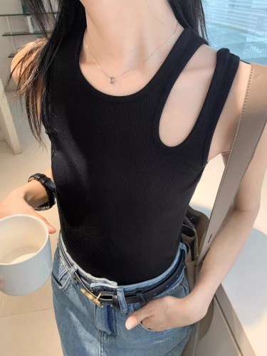 Women's Short-Sleeve Backless Tank Top with Black Off-the-Shoulder Straps, Fashionable Backless Outerwear, Tight Fit, Perfect for Summer