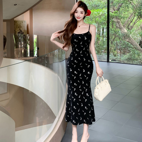 Real shot of French style floral suspender women's 2024 summer new slim fit long hip skirt