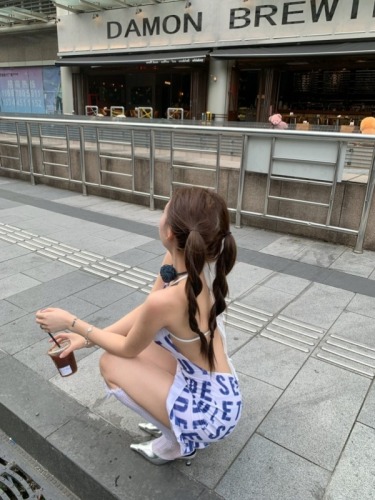 实拍~辣妹港味时尚自摸露背挂脖修身包臀连衣裙女