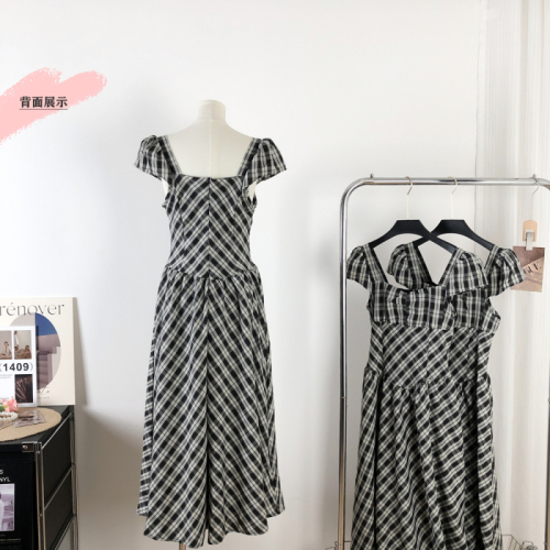 Seaside vacation small flying sleeve plaid dress for women summer new French style high-end temperament slim long dress