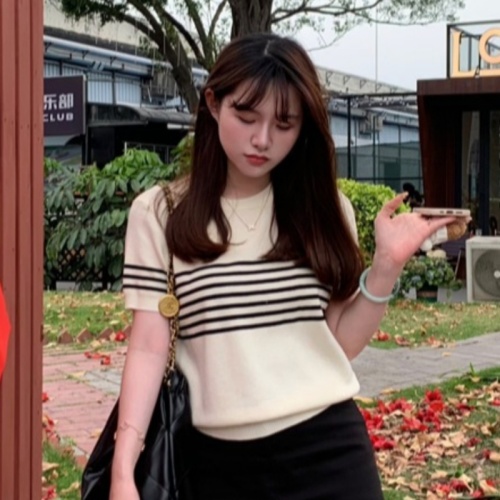 2024 new summer Korean style retro fashion versatile niche temperament slim slim sweater tops for women