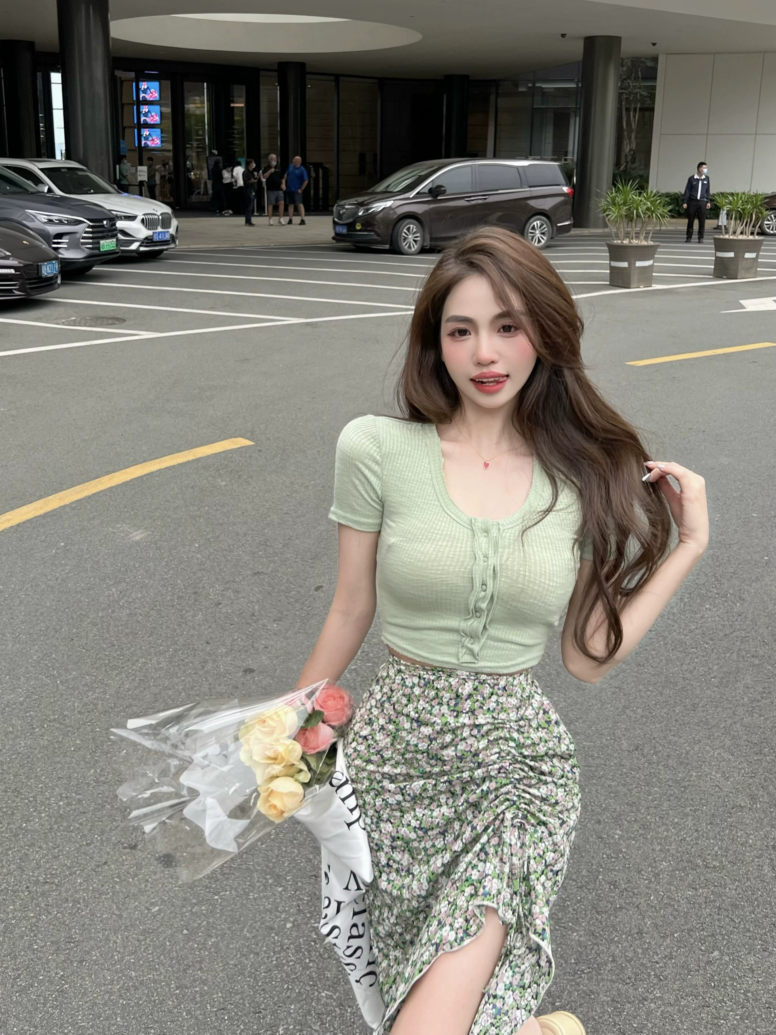 Real shot!  Gentle style slim fit U-neck crop top pleated high-waisted floral skirt set two-piece set