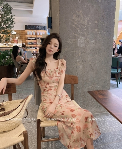 Qiu Rouyao's new spring style French sweet sleeveless floral temperament waist slimming high-end printed dress