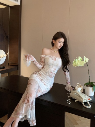 Real shot of French retro sexy one-shoulder dress for women in summer, high-end, slim, hip-covering long skirt