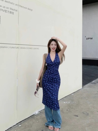 Real shot of Zhao Lusi's same style halterneck dress, island vacation travel dress