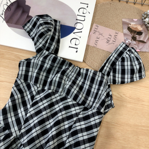 Seaside vacation small flying sleeve plaid dress for women summer new French style high-end temperament slim long dress