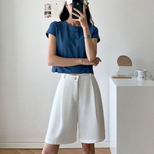 Real shot of Xia Bo's new high-waisted, slim, loose and drapey five-point pants, a-line casual wide-leg drape suit shorts for women