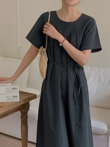 chic Korean summer French style niche pleated design casual dress with dropped shoulder sleeves and lace-up waist