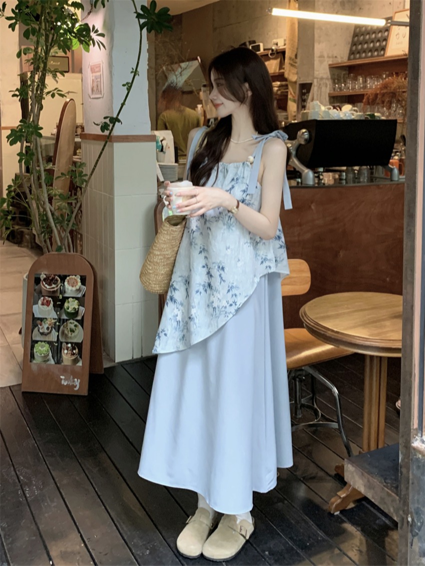 Real shot of tie-dyed floral suspender skirt for women in summer, gentle style, irregular temperament, fake two-piece slimming A-line skirt