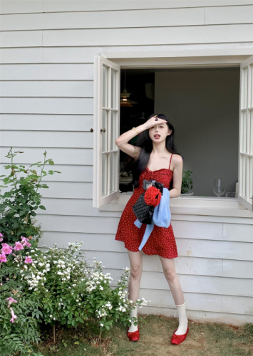 Real shot ~ New French retro holiday red polka dot suspender dress for small women, slimming A-line skirt
