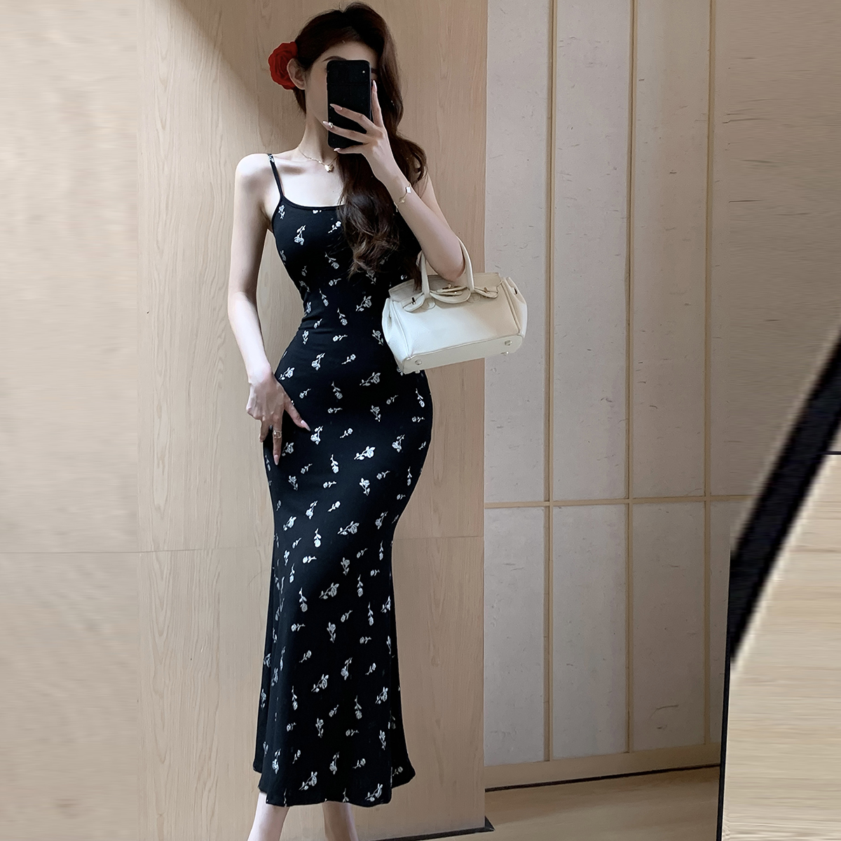 Real shot of French style floral suspender women's 2024 summer new slim fit long hip skirt