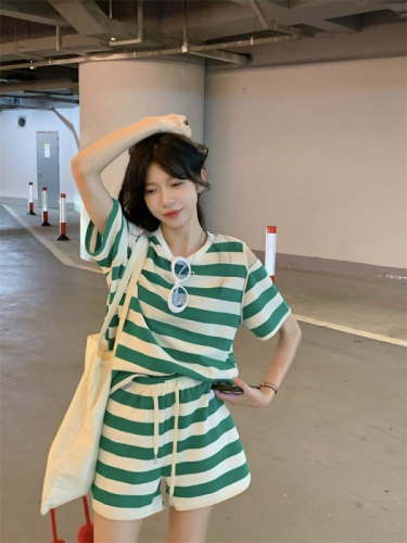 Internet celebrity off-shoulder short-sleeved striped suit for women summer 2024 new fashion casual shorts two-piece suit trendy