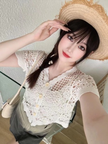 Retro crochet V-neck knitted cardigan for women summer 2024 new Korean style fashion versatile short-sleeved top