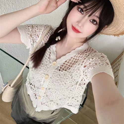 Retro crochet V-neck knitted cardigan for women summer 2024 new Korean style fashion versatile short-sleeved top