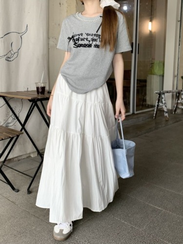 Actual shot of a two-piece set of Western style age-reducing beaded letter bow round neck T-shirt + solid color high-waisted skirt