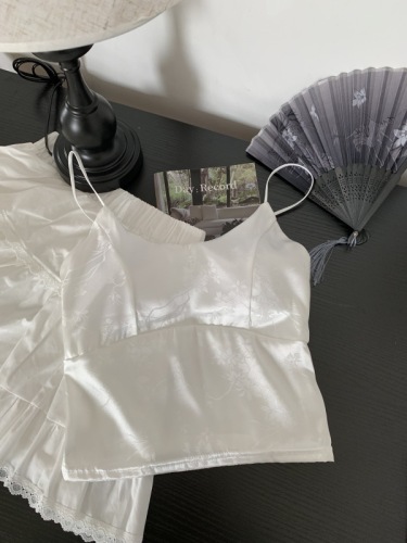 Actual shot of new Chinese style national style satin jacquard French camisole with breast pads, short inner wear outer top
