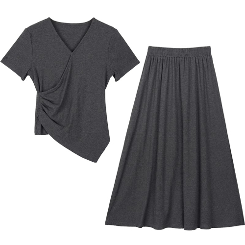 Original workmanship suit, fashionable and elegant women's summer dress, new V-neck pleated short-sleeved T-shirt + skirt