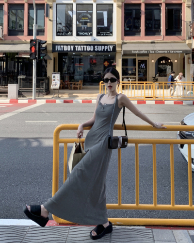 French high-end temperament gray suspender dress for women in spring and summer slim high-waisted retro inner vest long skirt