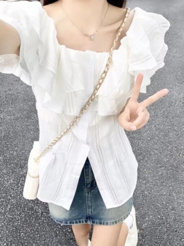 A women's summer blouse with a lotus leaf edge one-shoulder off-shoulder design, featuring a thin, unique sense of style and a touch of elegance.