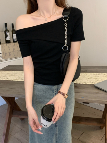 2024 summer women's short-sleeved pure lust style one-shoulder and collarbone black t-shirt covers the flesh, looks slim and sweet top