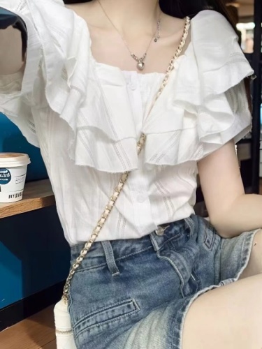 A women's summer blouse with a lotus leaf edge one-shoulder off-shoulder design, featuring a thin, unique sense of style and a touch of elegance.