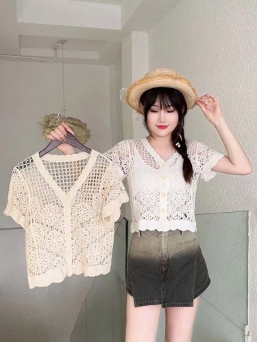 Retro crochet V-neck knitted cardigan for women summer 2024 new Korean style fashion versatile short-sleeved top