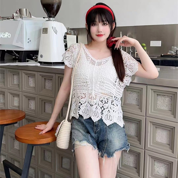 Crocheted Hollow Suspender Knitted Sweater Top Women's Summer New Age-Reducing Fashionable Sweet and Beautiful Short Lace Top