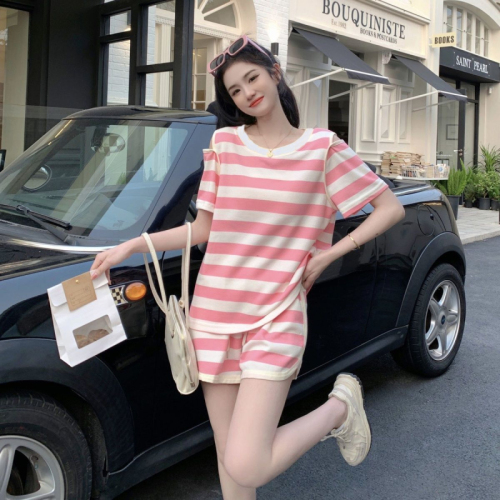 Internet celebrity off-shoulder short-sleeved striped suit for women summer 2024 new fashion casual shorts two-piece suit trendy