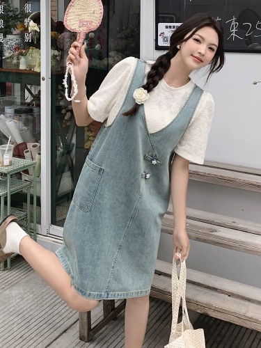 Denim suspender skirt suit for women in summer 2024 new style salt-based outfit to reduce age, cover up flesh and look slimming dress two-piece set