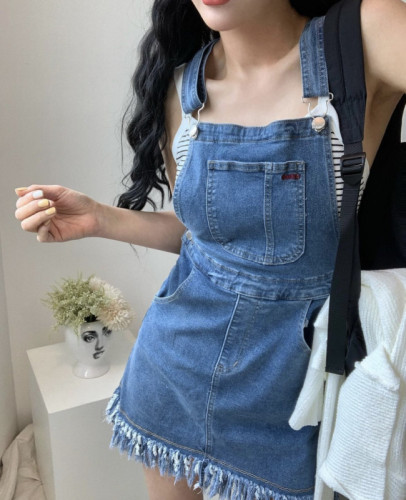 Trendy mustache raw edge slim fit mini denim suspender skirt