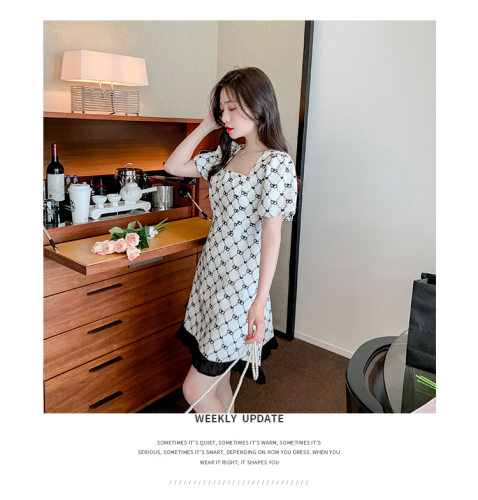 Original method of lining the sleeves 2024 new summer French puff sleeve age-reducing dress for women to look slim