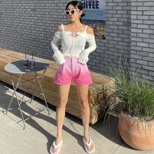 Pink two-button gradient washed high-waist slim denim shorts