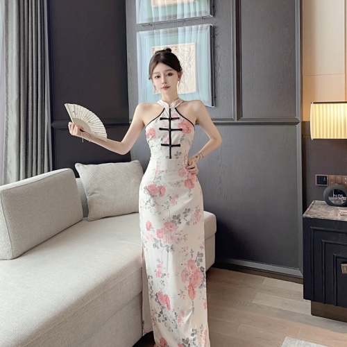 Actual shot of new Chinese style improved girl's halter neck slit stitching printed cheongsam dress