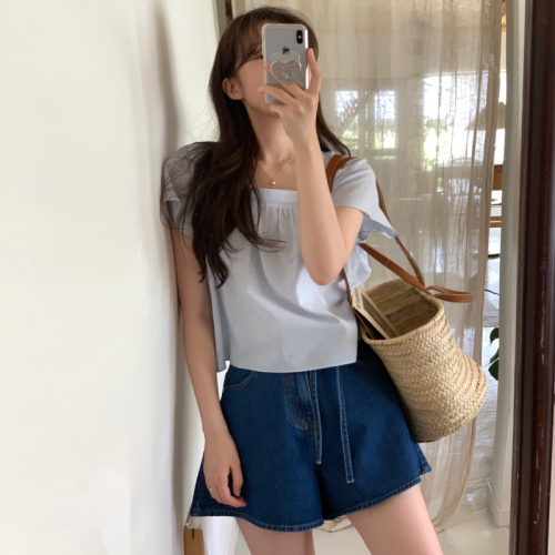 Leg-lengthening high-waisted wide-leg A-line denim shorts