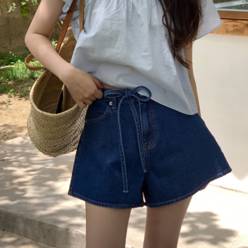 Leg-lengthening high-waisted wide-leg A-line denim shorts