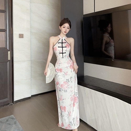 Actual shot of new Chinese style improved girl's halter neck slit stitching printed cheongsam dress