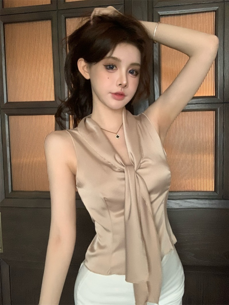 Actual shot of Korean ribbon silk sleeveless slim fit T-shirt with high-end French style to be worn outside