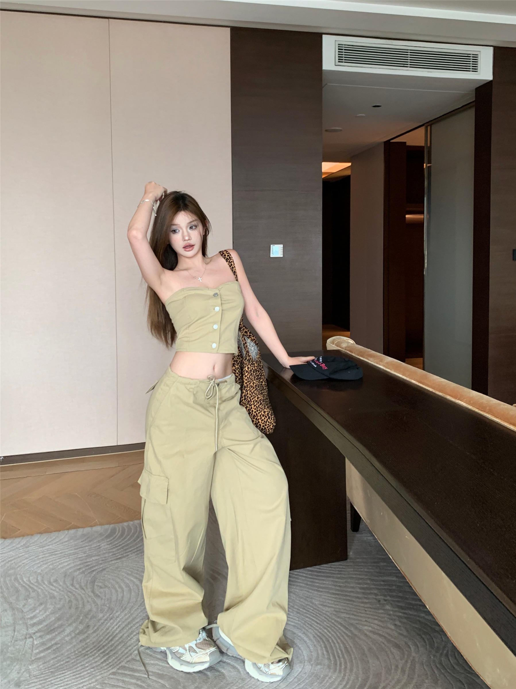 Real shot!  American retro fashion suit sweet and spicy tube top short top loose straight overalls two-piece set for women