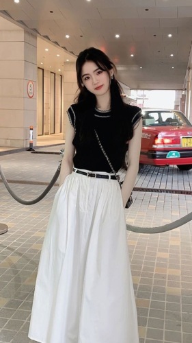 Fashionable temperament suit, new summer style, versatile, slim-fitting, small fragrant style knitted top, white skirt