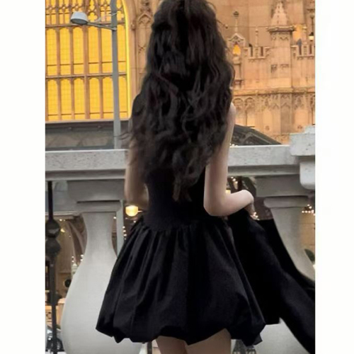 Designed sleeveless vest dress summer new style French Hepburn temperament splicing advanced black puffy skirt