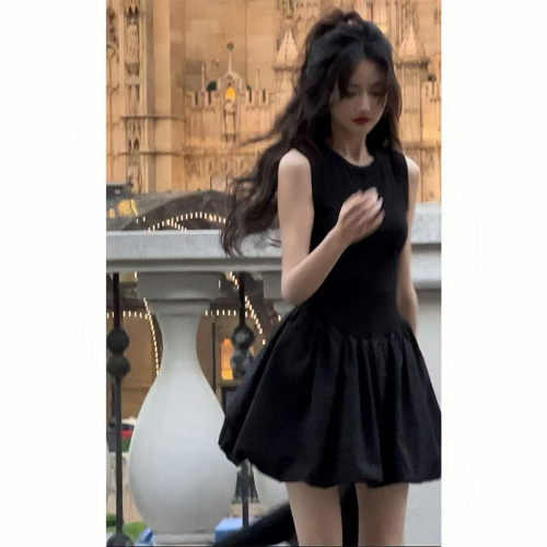 Designed sleeveless vest dress summer new style French Hepburn temperament splicing advanced black puffy skirt